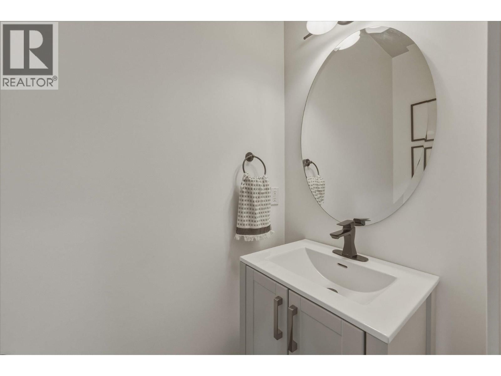 22 - 39758 GOVERNMENT ROAD Image 10