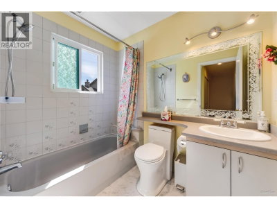 2736 ATLIN Place | Coquitlam British Columbia | Slide Image Ten