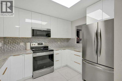 144 SHORELINE Circle | Port Moody British Columbia | Slide Image Eleven