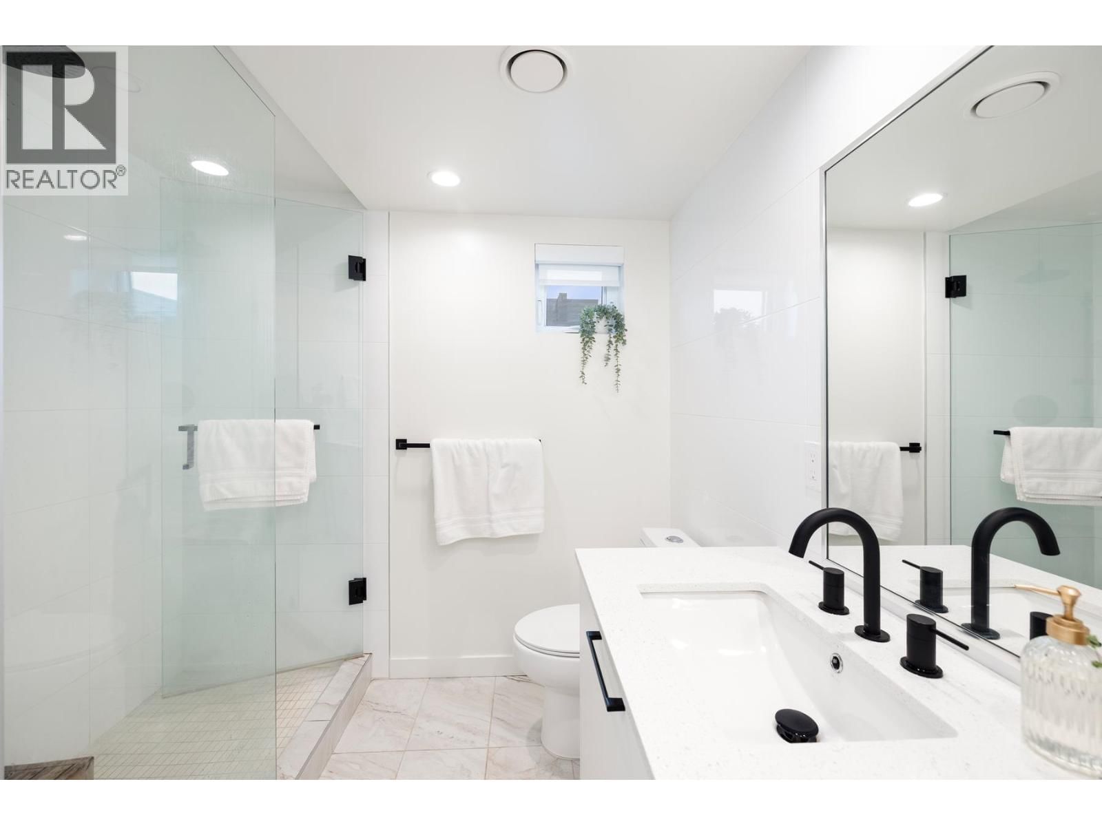 444 - 545 2ND STREET Image 17