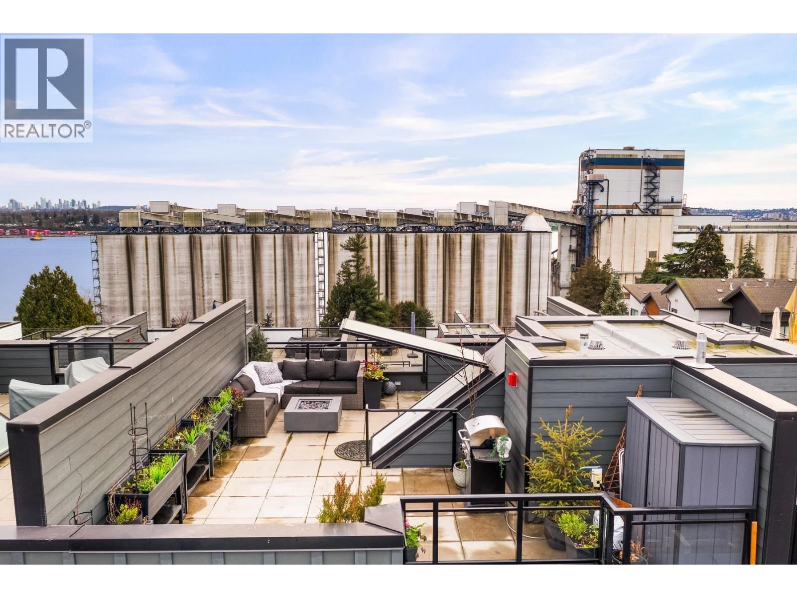 444 - 545 2ND STREET Image 36