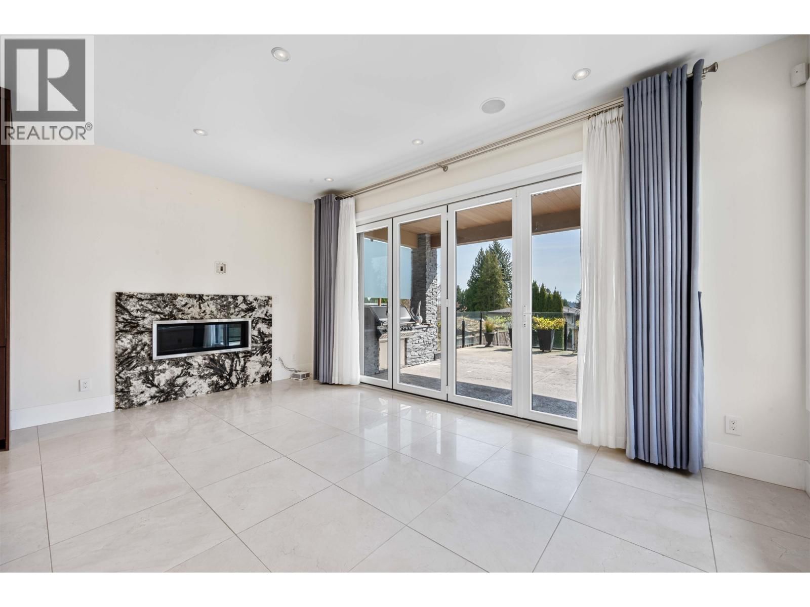 1468 KINGS AVENUE Image 10