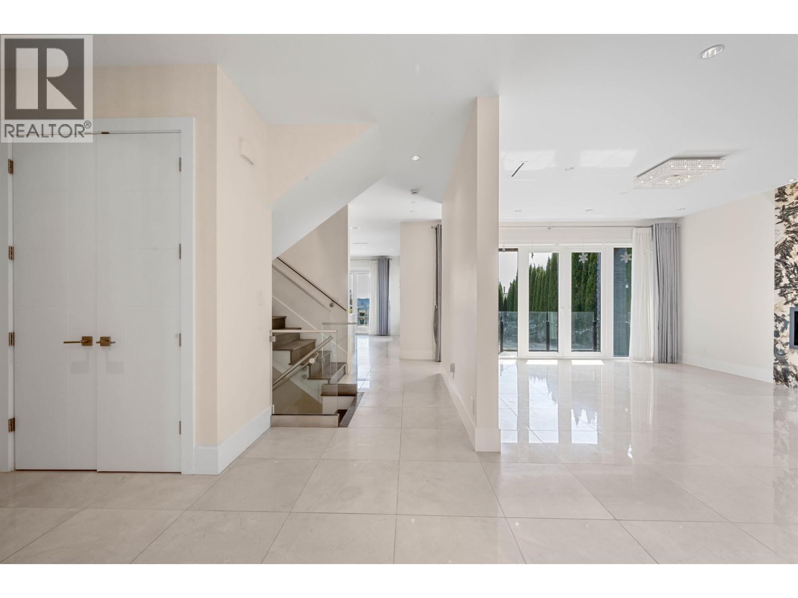 1468 KINGS AVENUE Image 22