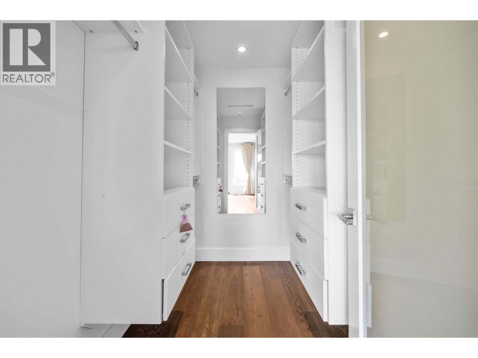 1468 KINGS AVENUE Image 23