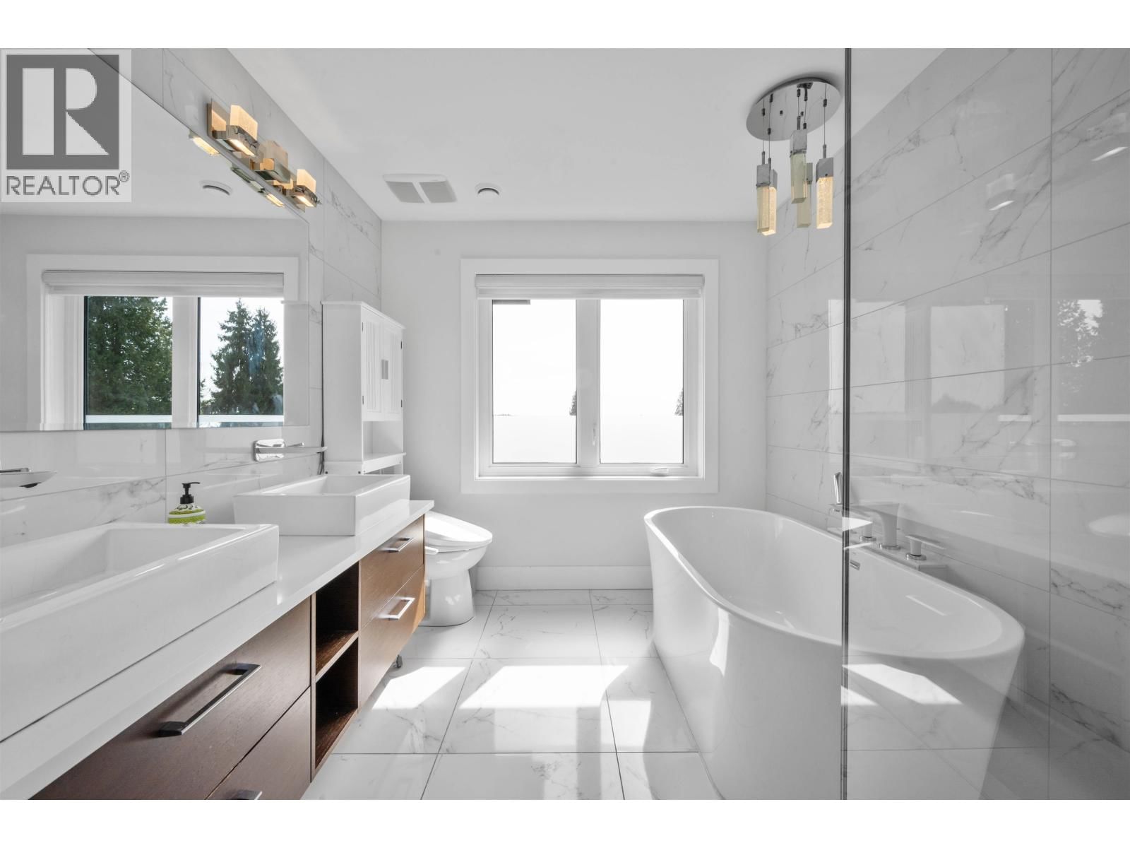 1468 KINGS AVENUE Image 24