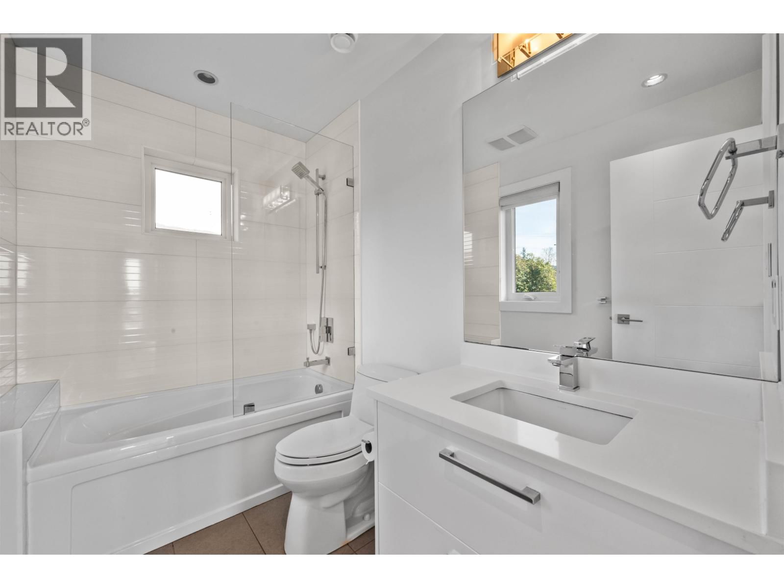 1468 KINGS AVENUE Image 26