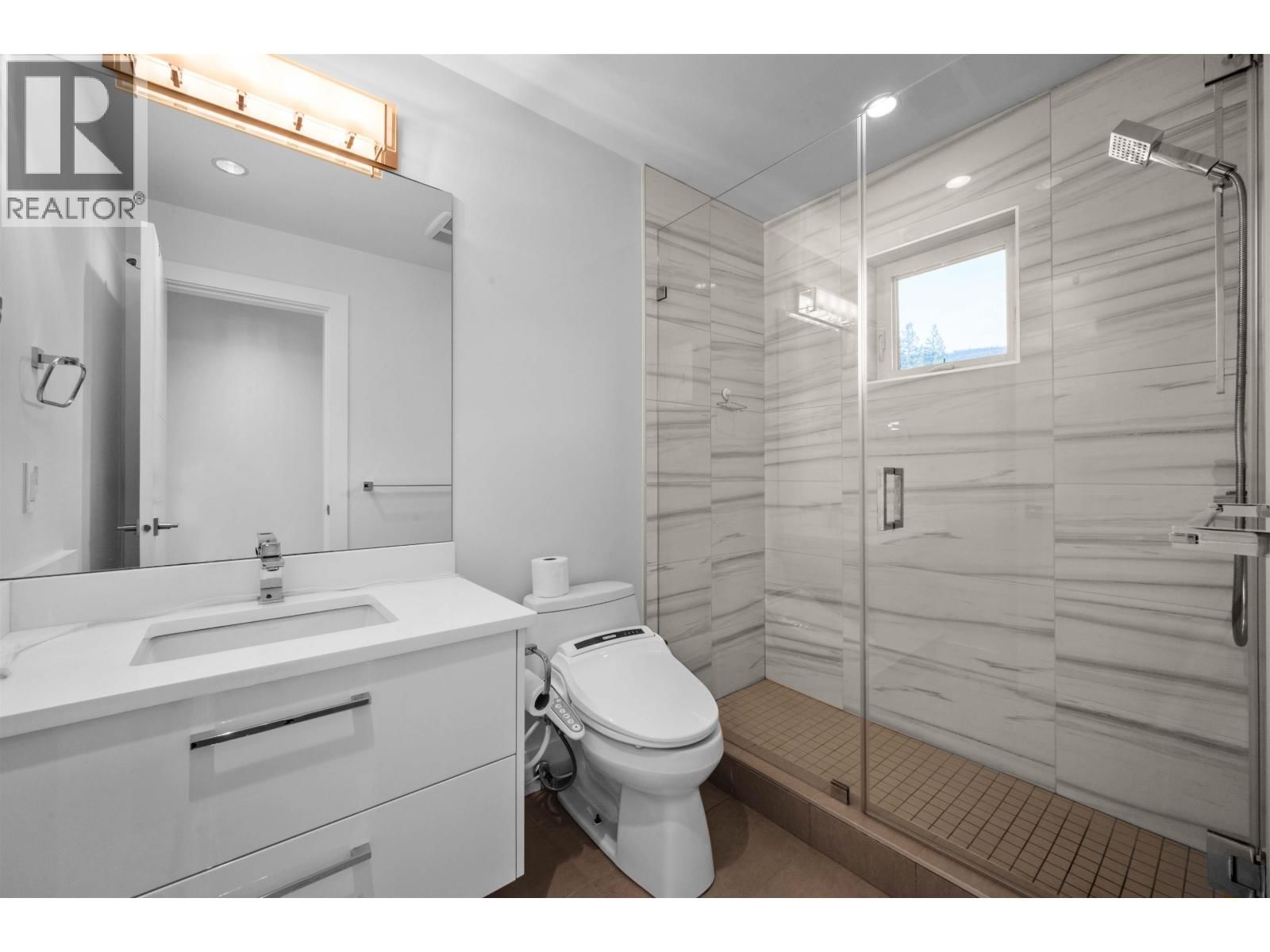 1468 KINGS AVENUE Image 27