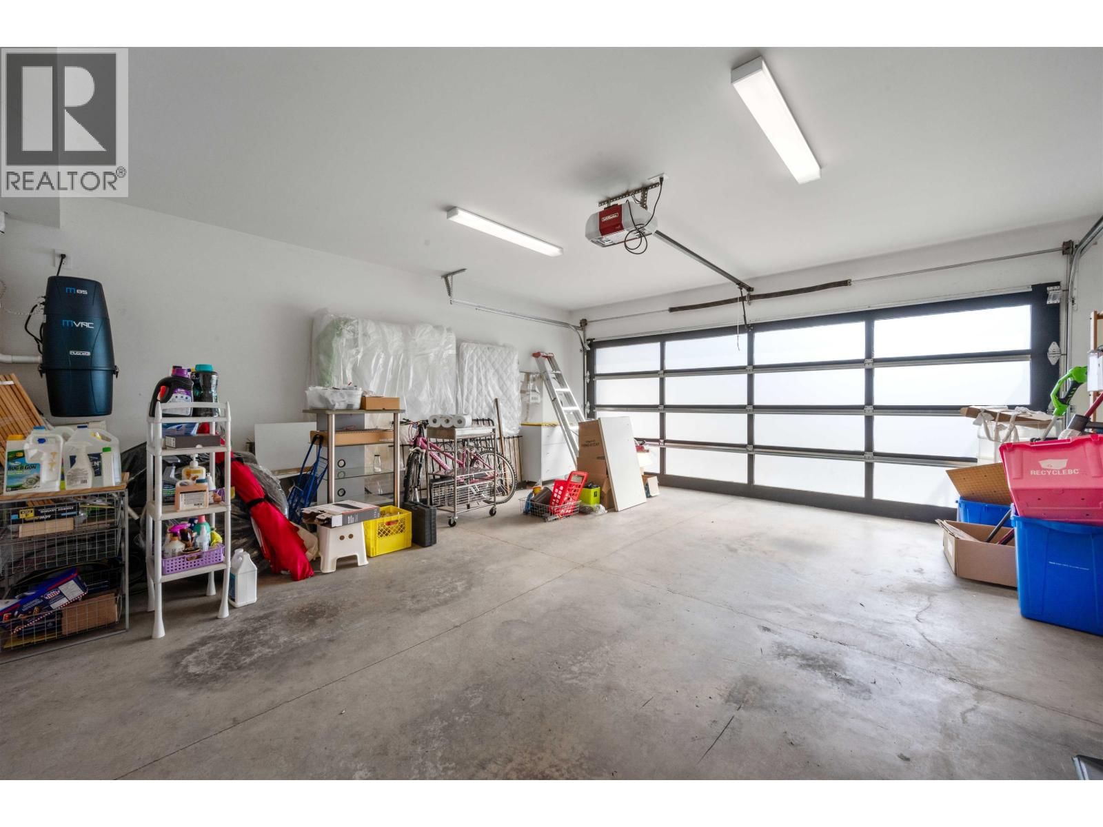 1468 KINGS AVENUE Image 32