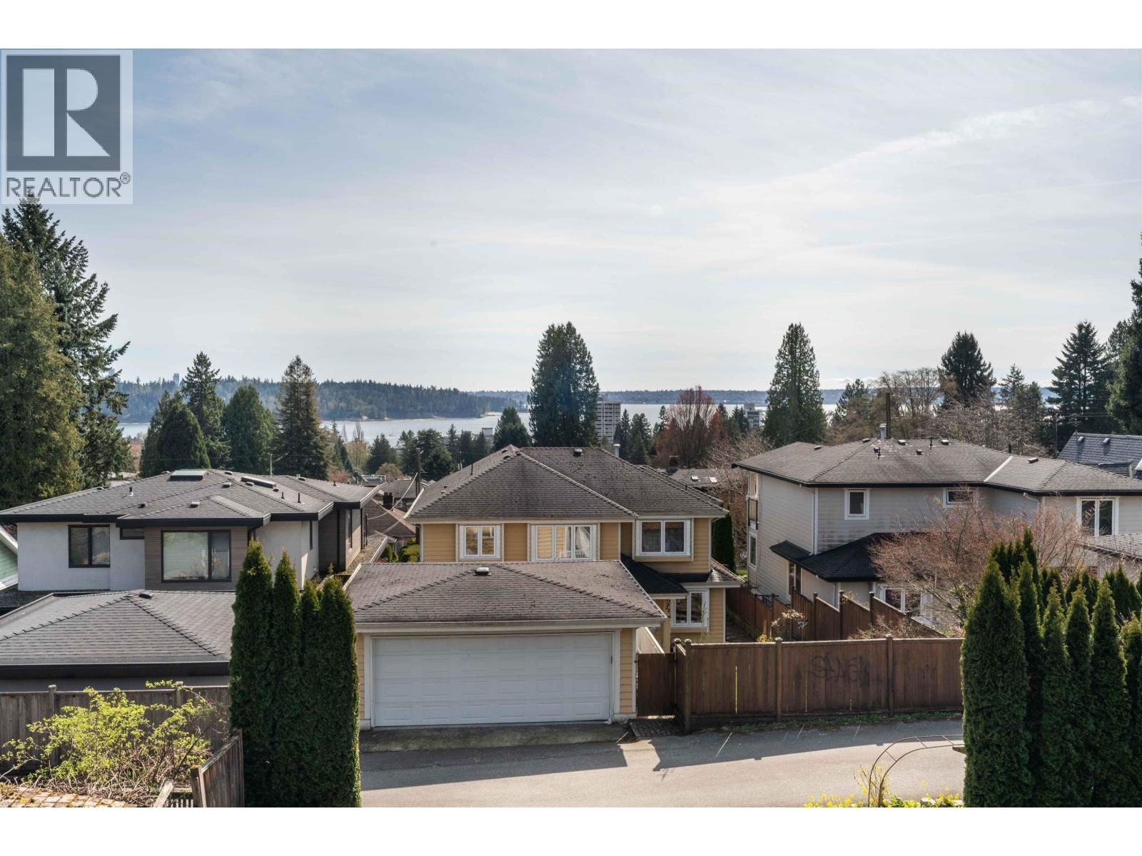 1468 KINGS AVENUE Image 36