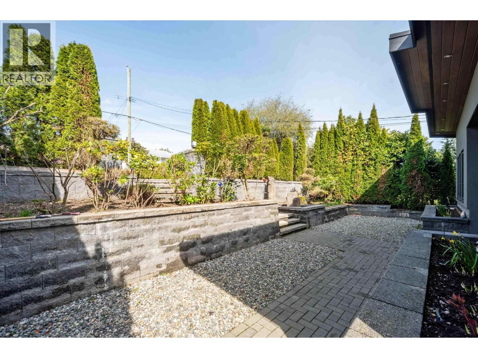 1468 KINGS AVENUE Image 38