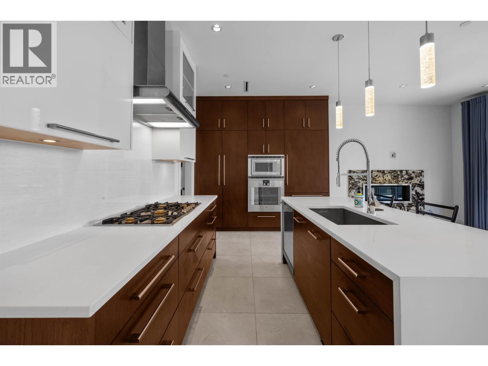 1468 KINGS AVENUE Image 5