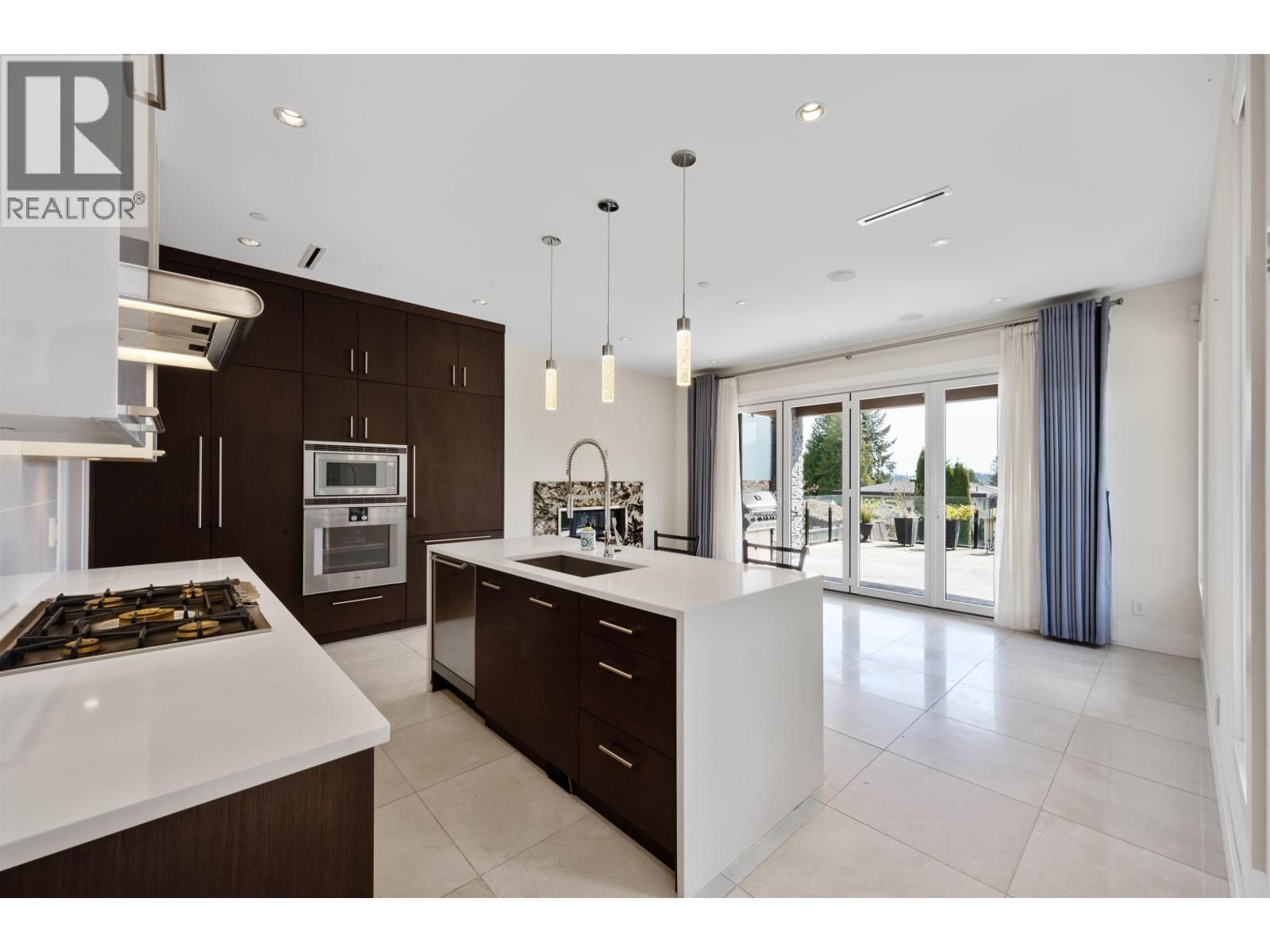 1468 KINGS AVENUE Image 6