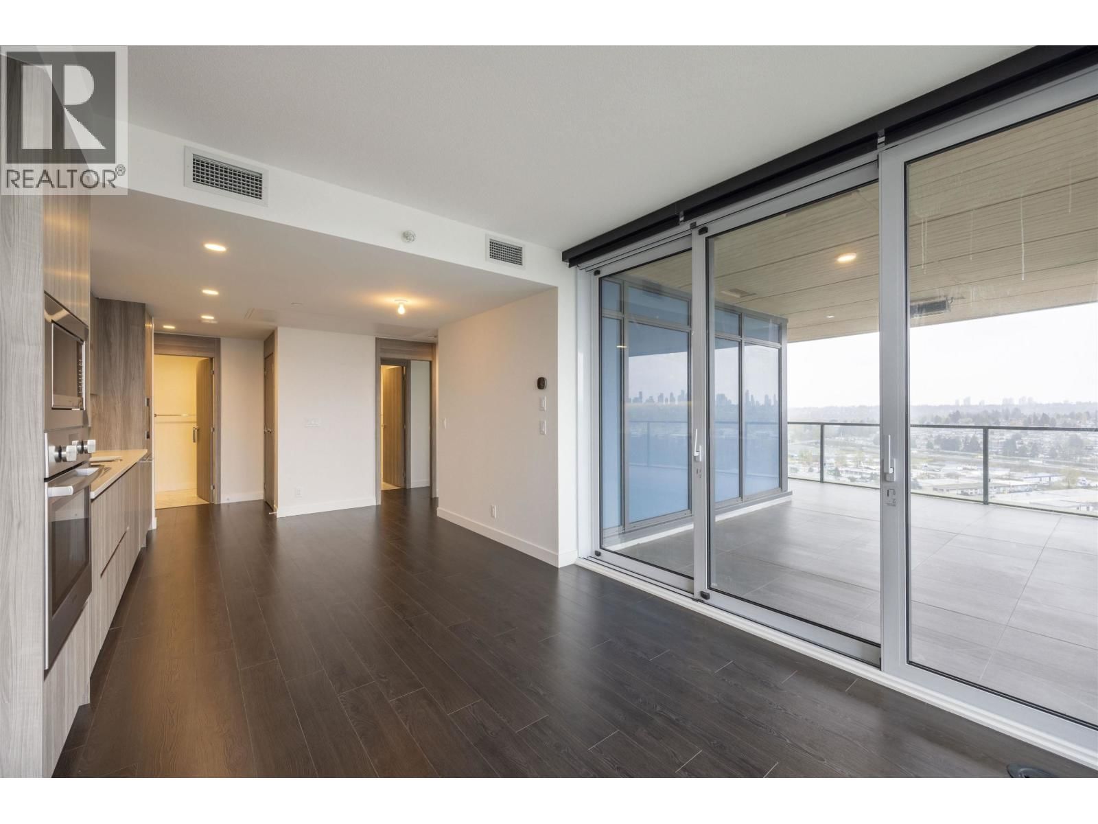 2409 - 4880 LOUGHEED HIGHWAY Image 4