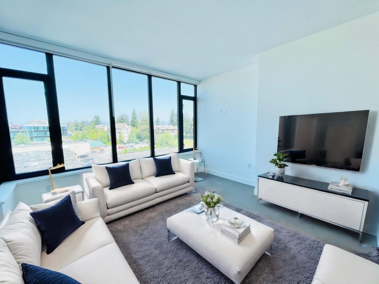 303 - 1588 JOHNSTON ROAD Image 1