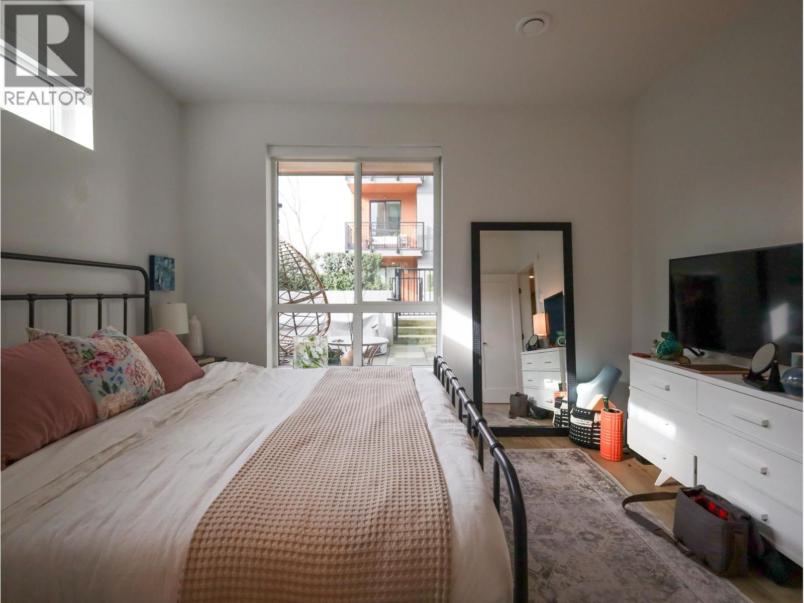 224 - 3131 MURRAY STREET Image 10