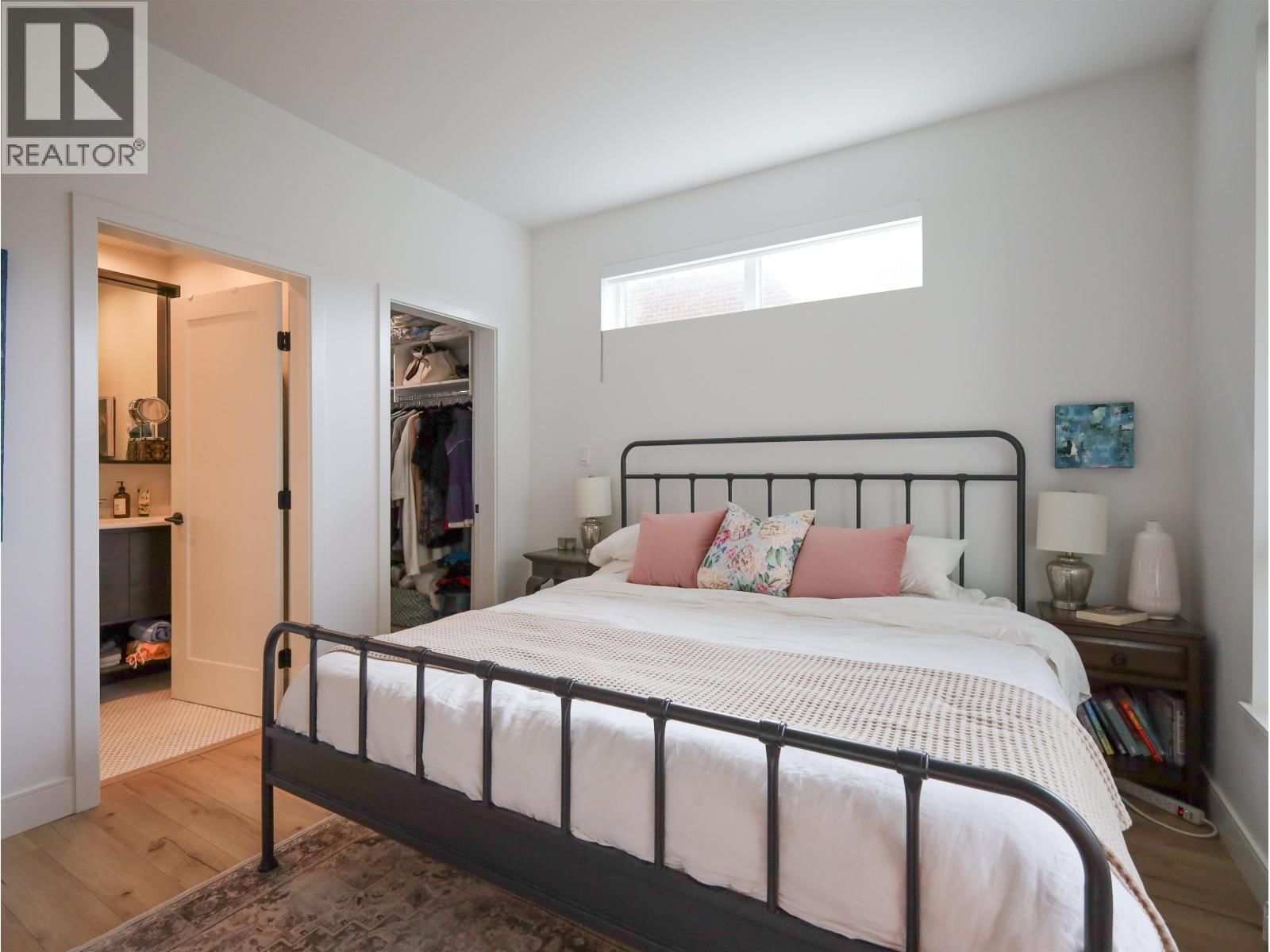 224 - 3131 MURRAY STREET Image 13