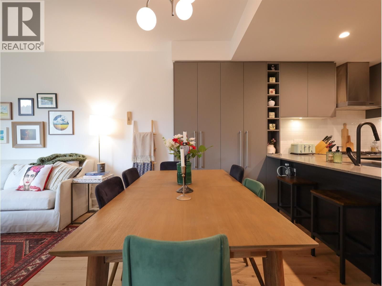 224 - 3131 MURRAY STREET Image 14