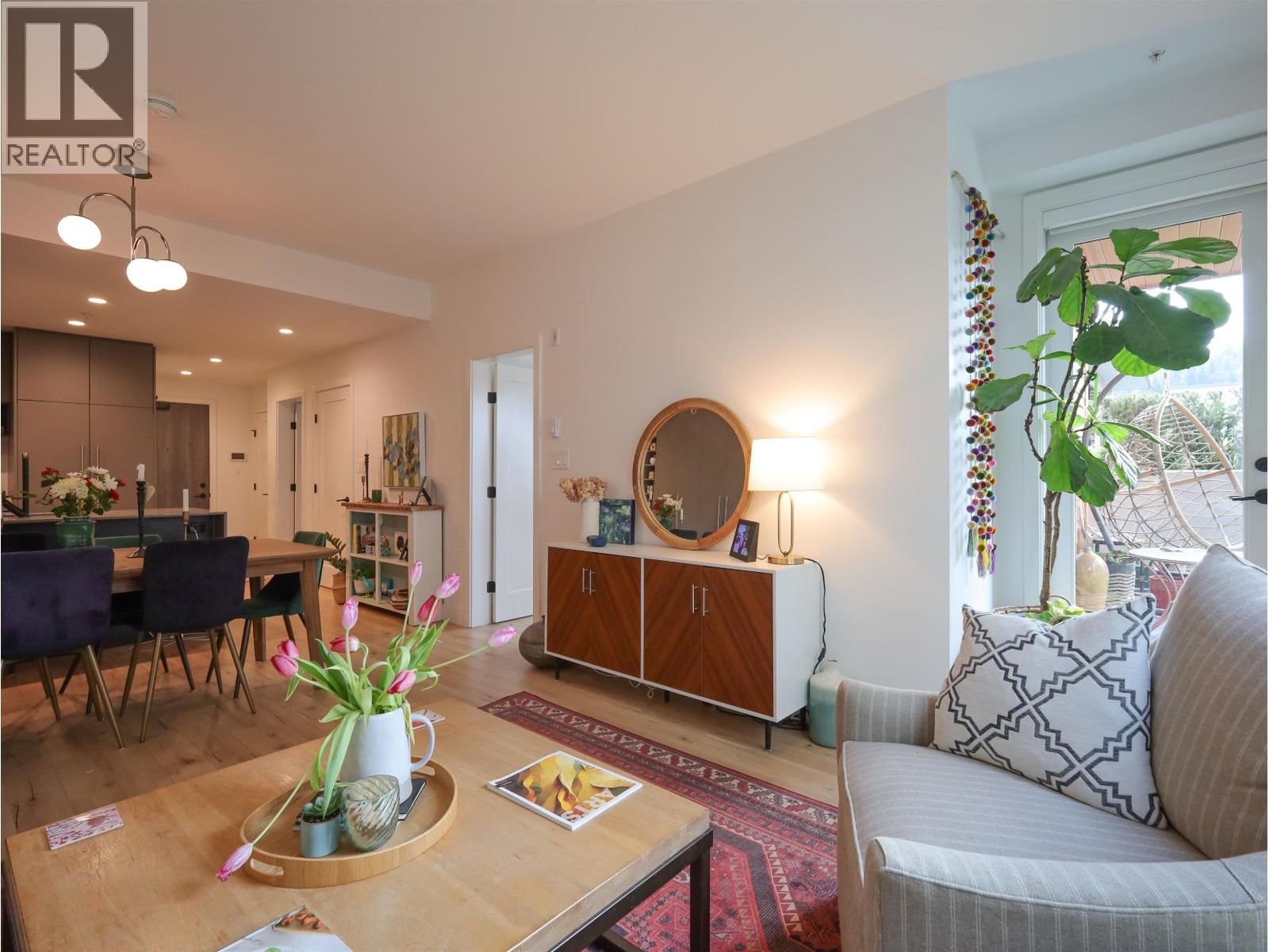 224 - 3131 MURRAY STREET Image 17