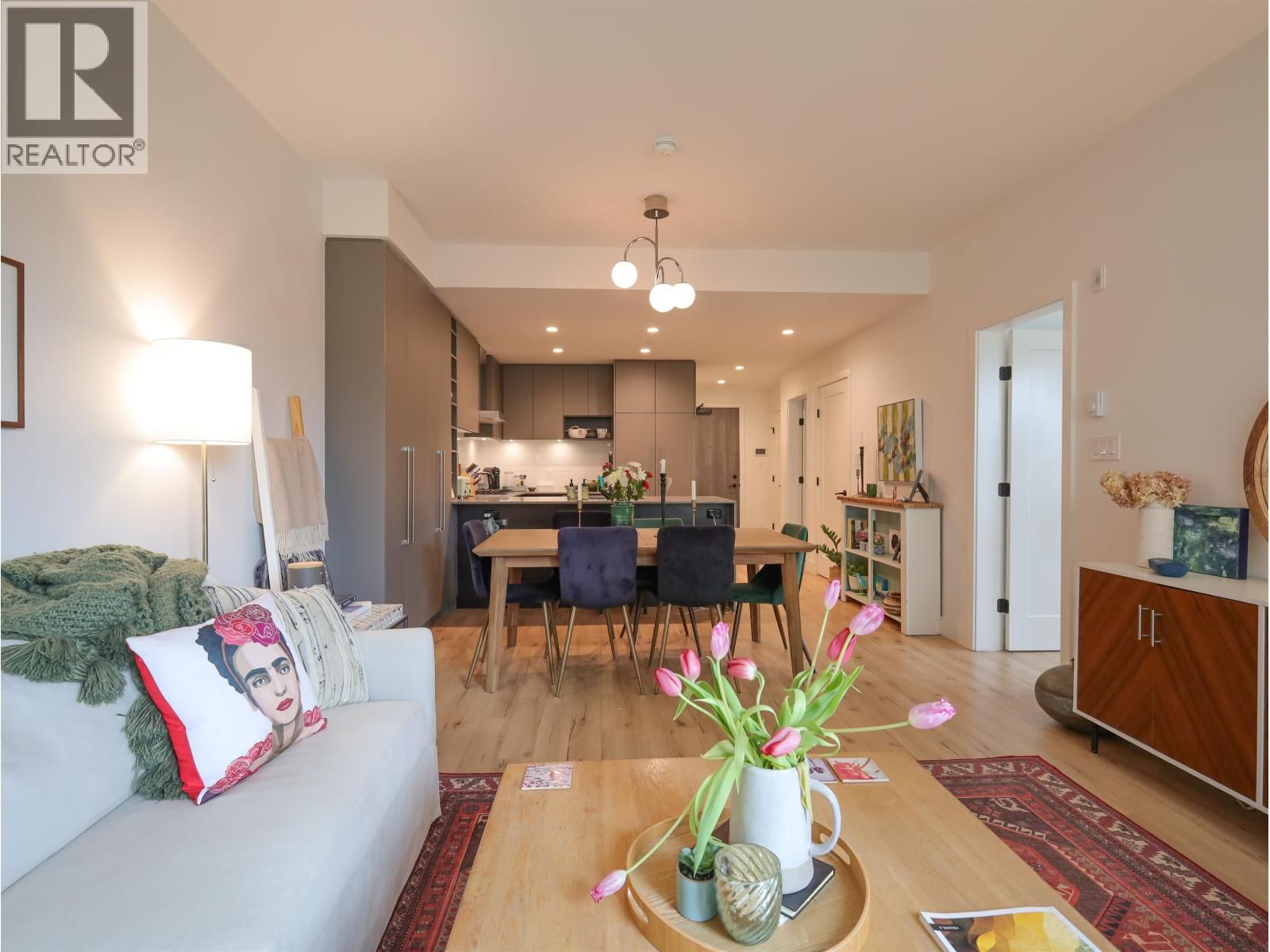 224 - 3131 MURRAY STREET Image 18