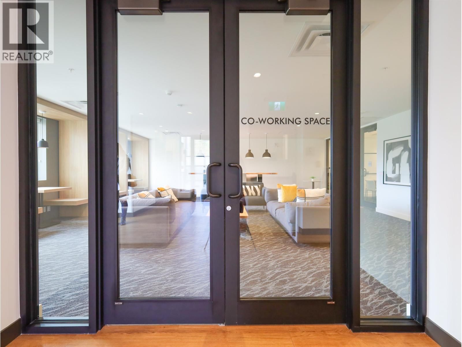 224 - 3131 MURRAY STREET Image 19