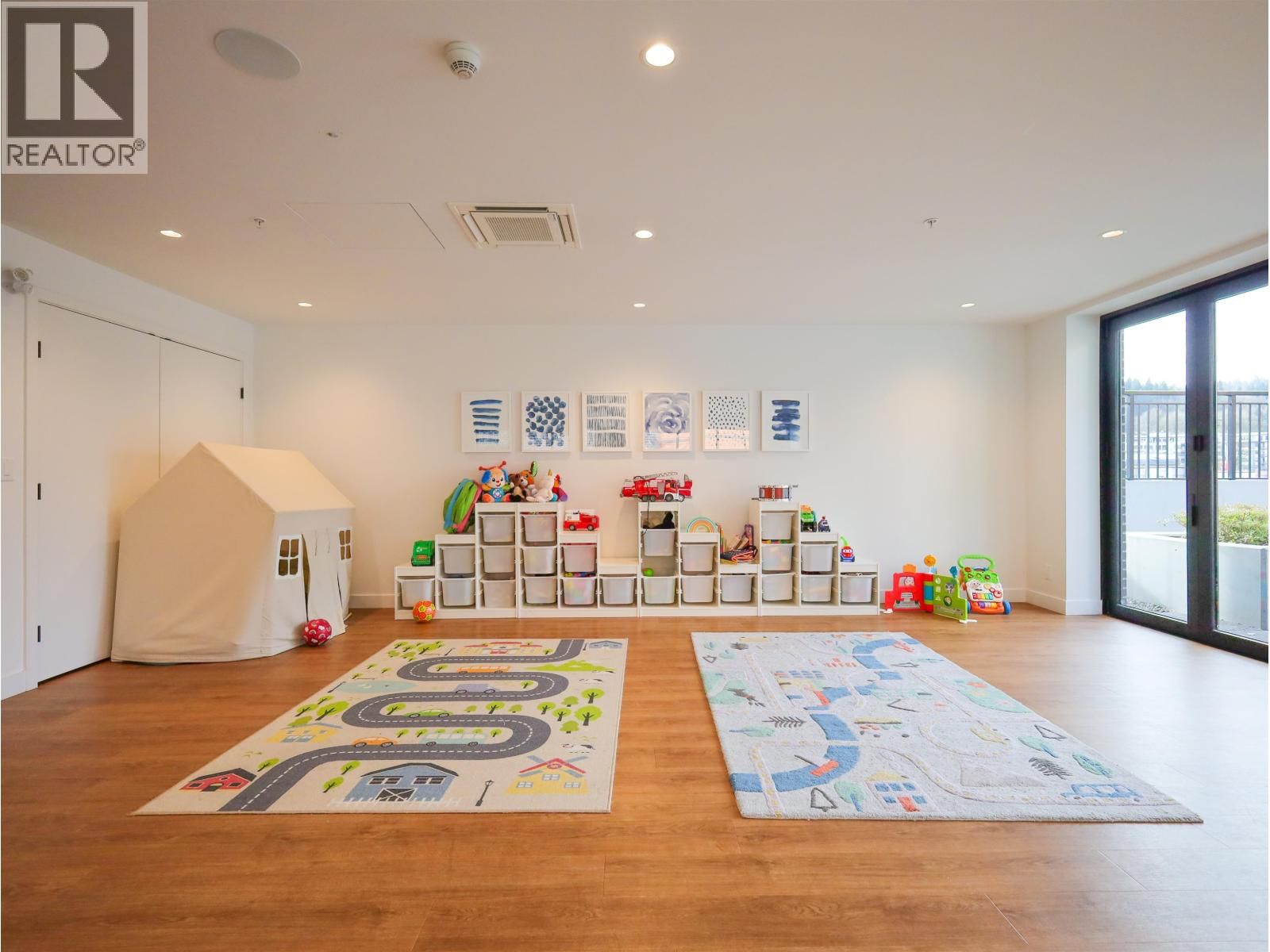 224 - 3131 MURRAY STREET Image 21