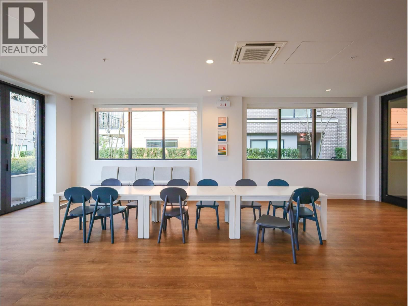 224 - 3131 MURRAY STREET Image 22