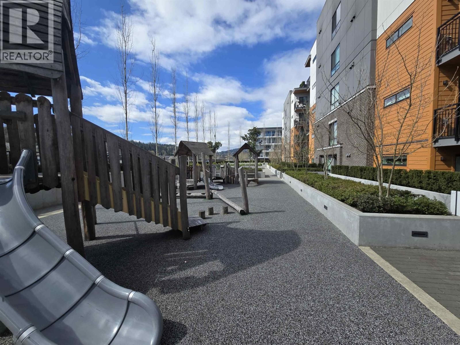 224 - 3131 MURRAY STREET Image 25