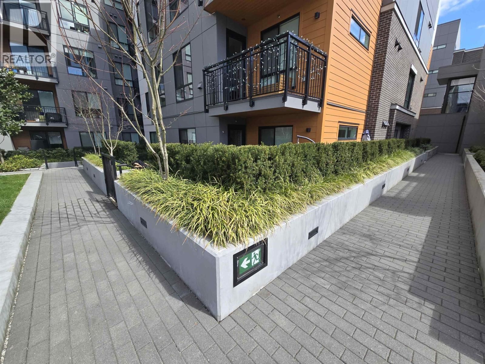 224 - 3131 MURRAY STREET Image 27