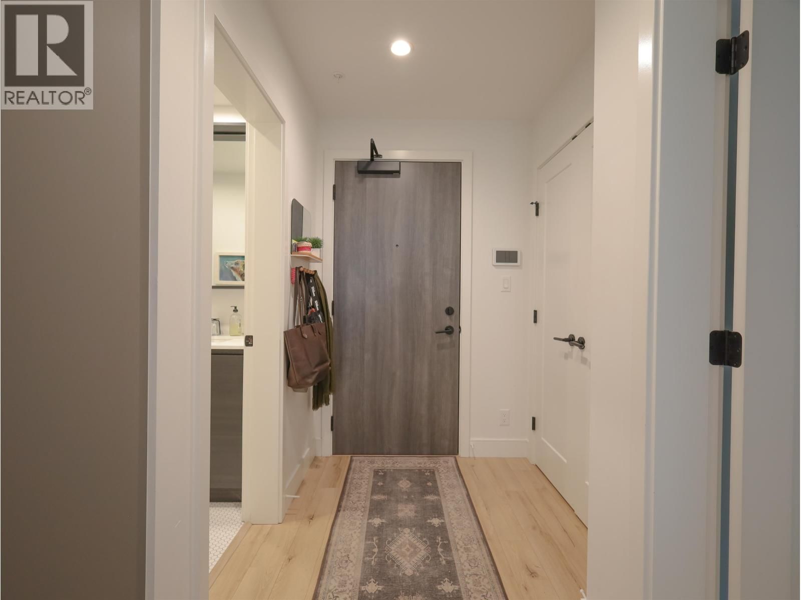 224 - 3131 MURRAY STREET Image 4