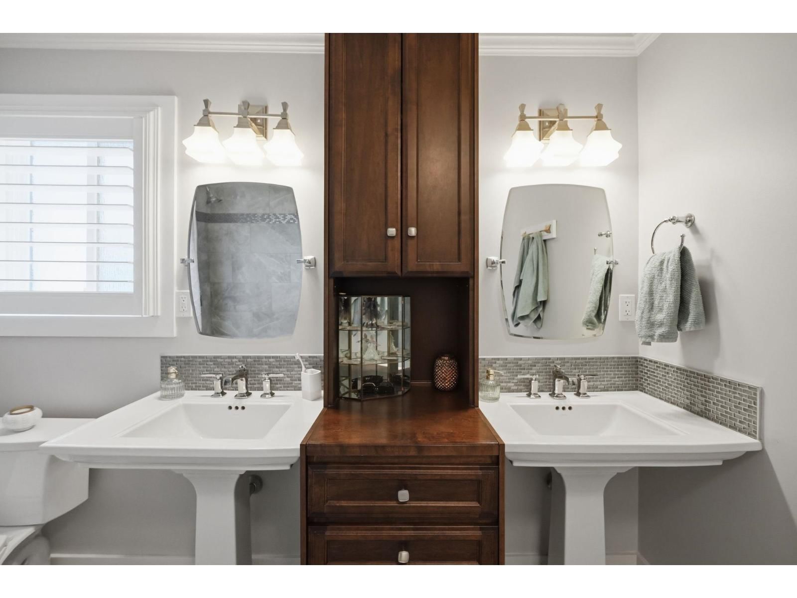 5692 247A STREET Image 26