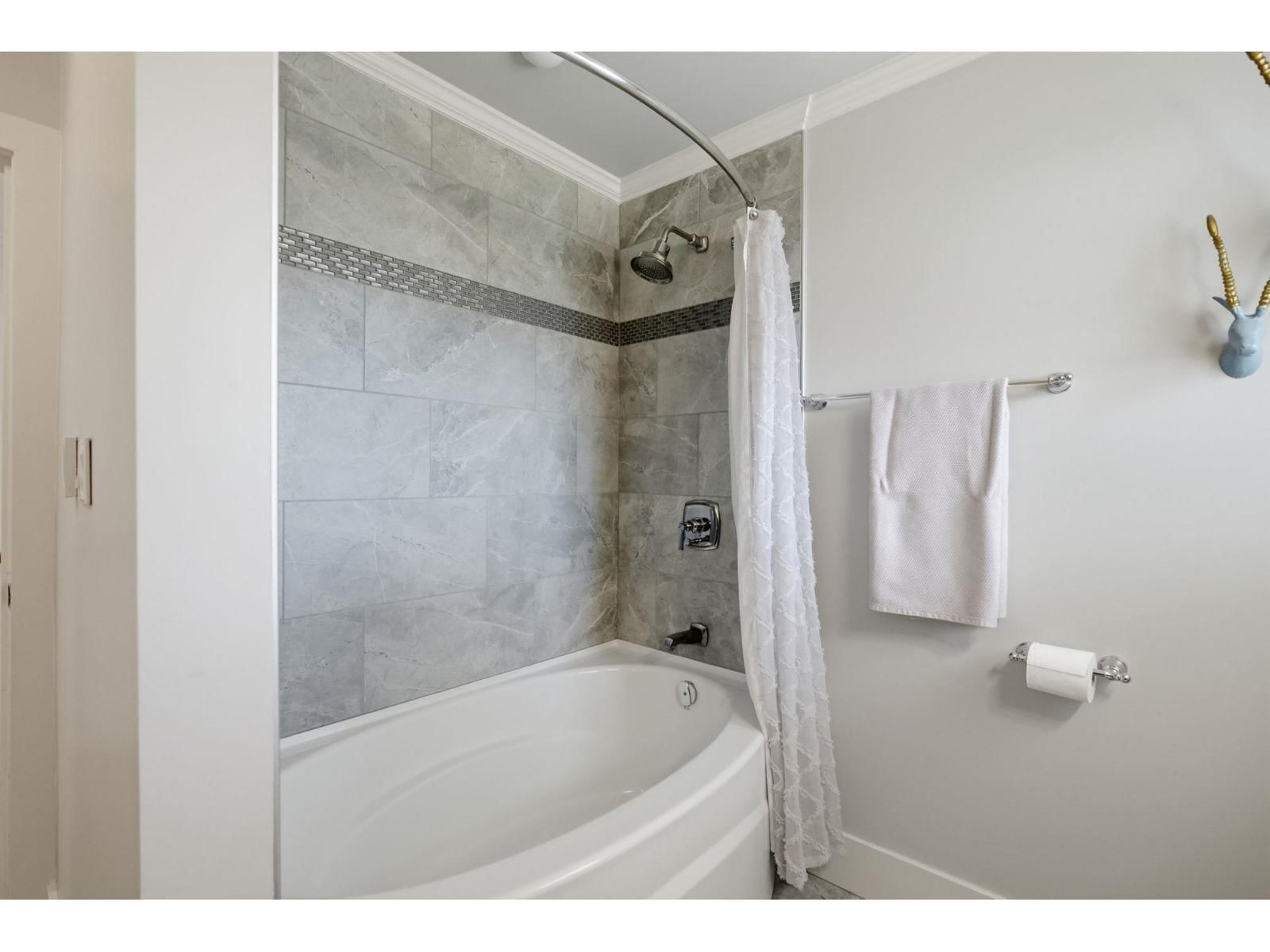 5692 247A STREET Image 27