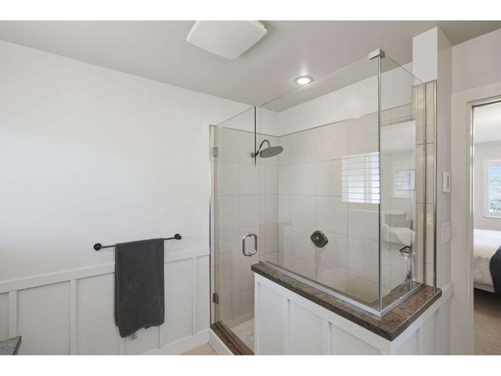 5692 247A STREET Image 29