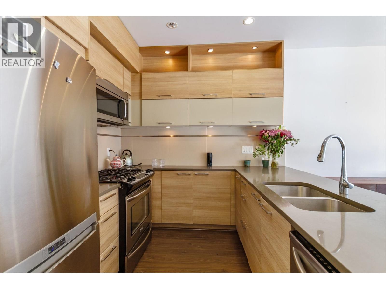 101 - 9150 UNIVERSITY HIGH STREET Image 11