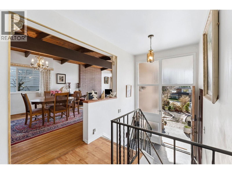 922 CANYON Boulevard, North Vancouver, V7R2J8 | Image 2