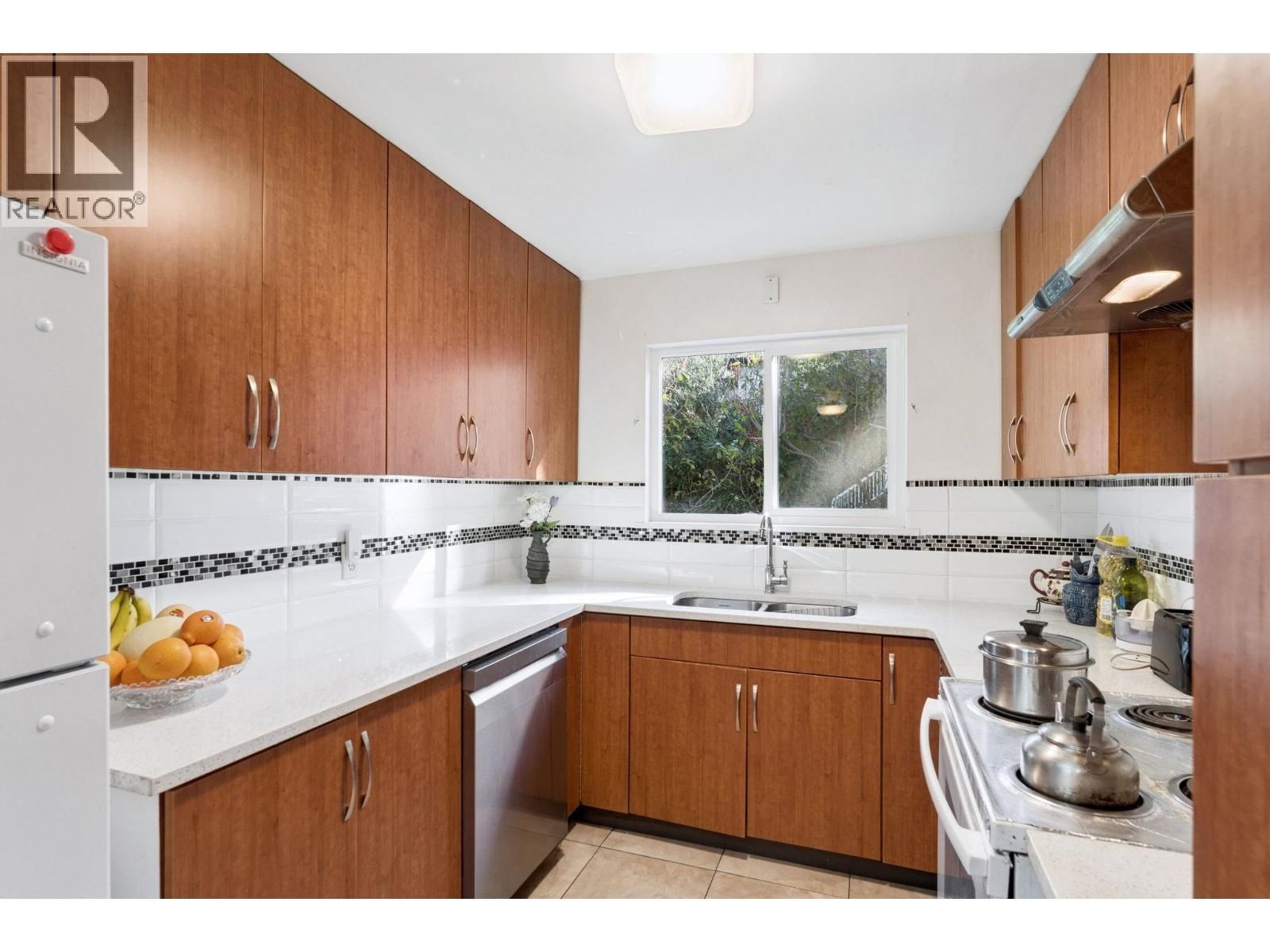 922 CANYON BOULEVARD Image 8