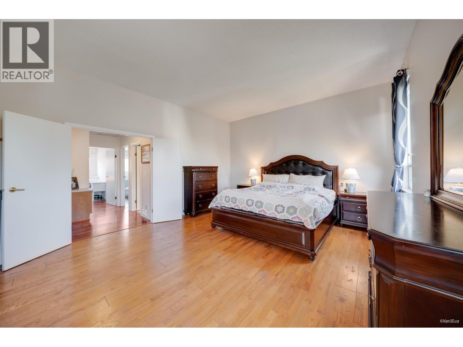 1295 DAIMLER STREET Image 16