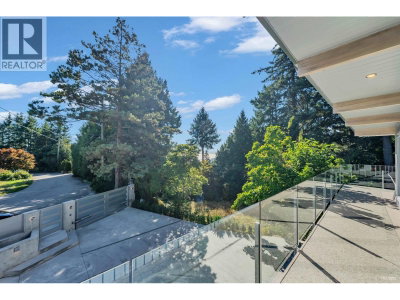 4138 BURKEHILL Road | West Vancouver British Columbia | Slide Image Thirteen