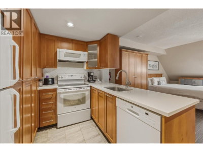 4295 BLACKCOMB Way | Whistler British Columbia | Slide Image Nine