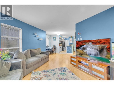 22277 122 Avenue | Maple Ridge British Columbia | Slide Image Three