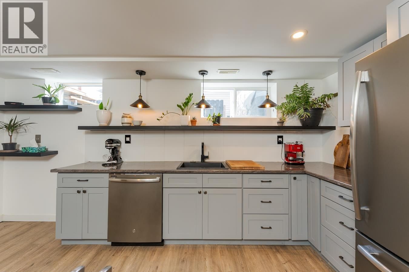 6610 ESSEX CRESCENT Image 23