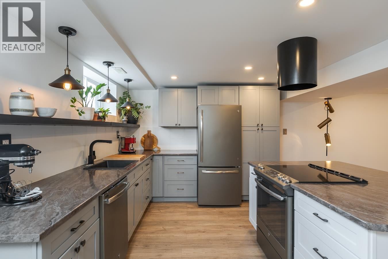 6610 ESSEX CRESCENT Image 24