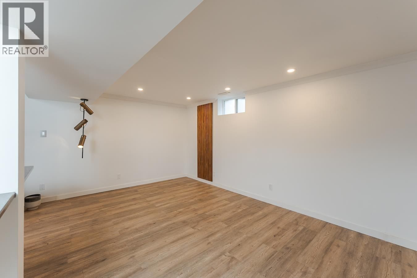 6610 ESSEX CRESCENT Image 28