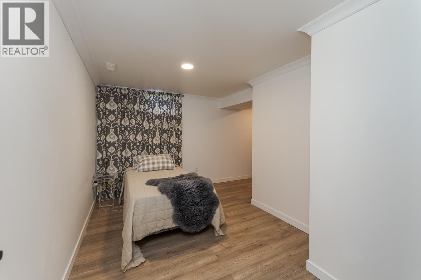 6610 ESSEX CRESCENT Image 30