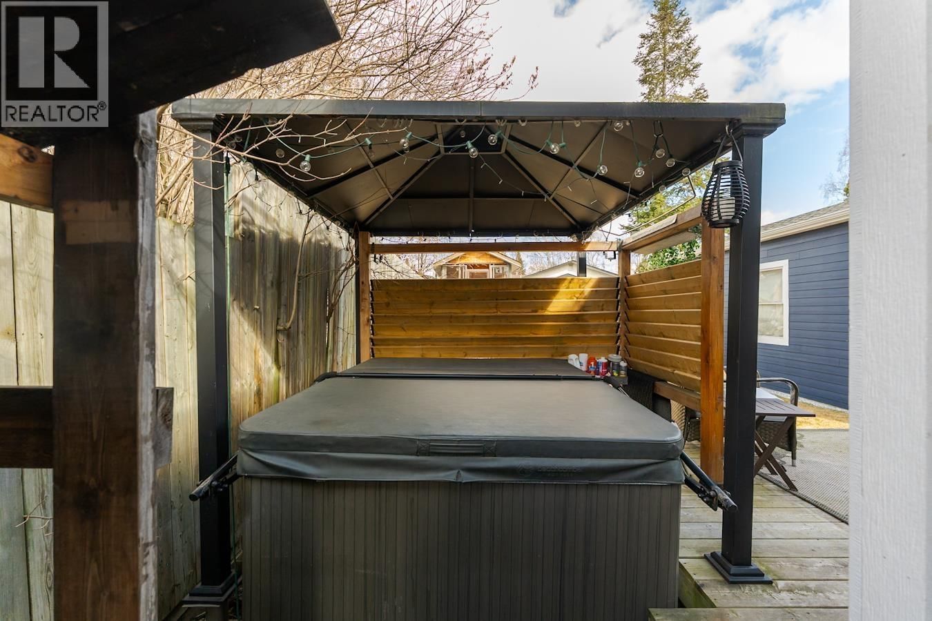 6610 ESSEX CRESCENT Image 35