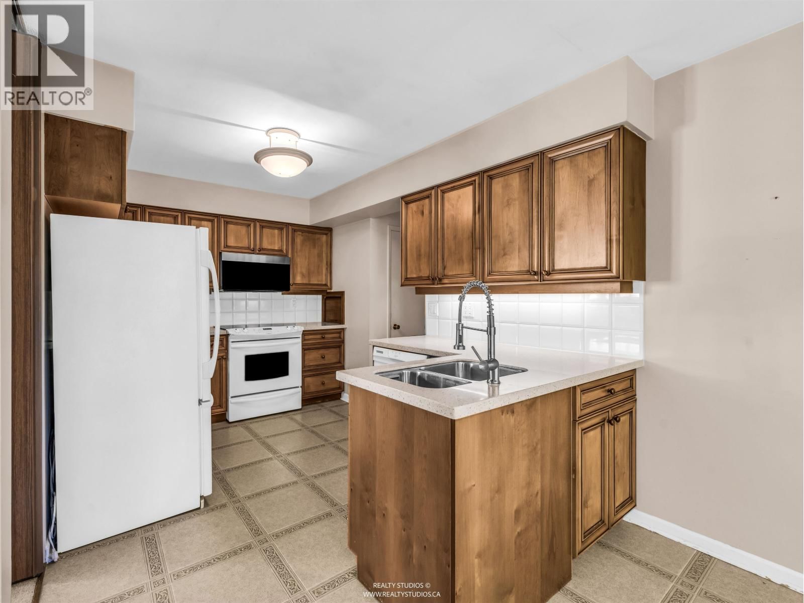 1110 LODGE ROAD Image 10