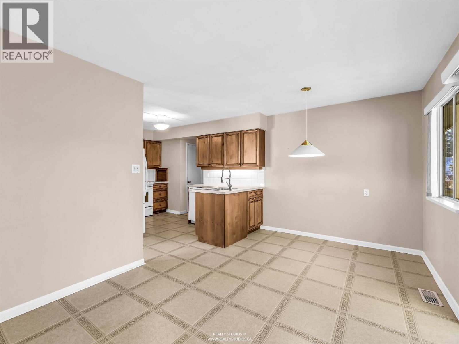 1110 LODGE ROAD Image 14