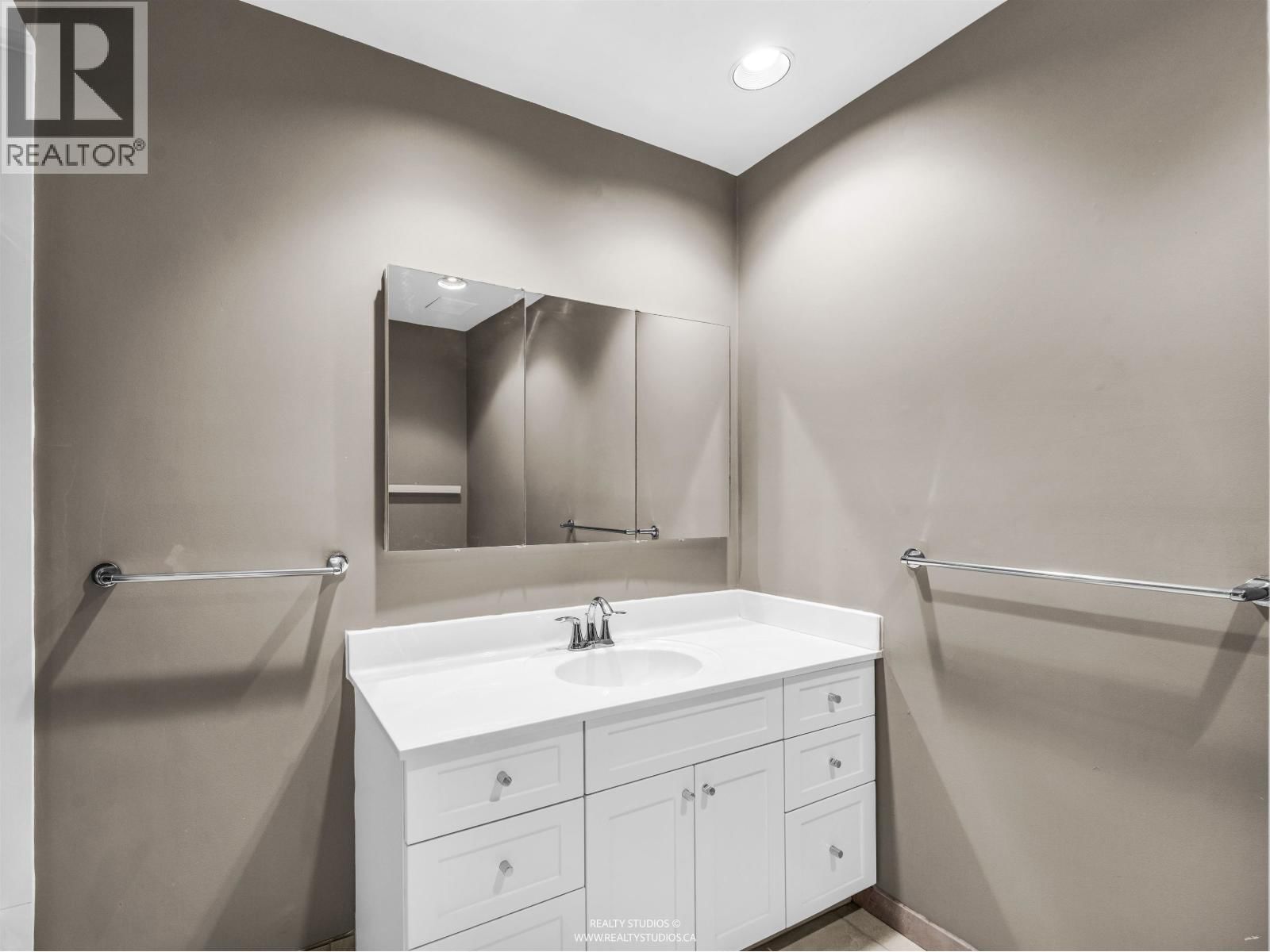 1110 LODGE ROAD Image 25