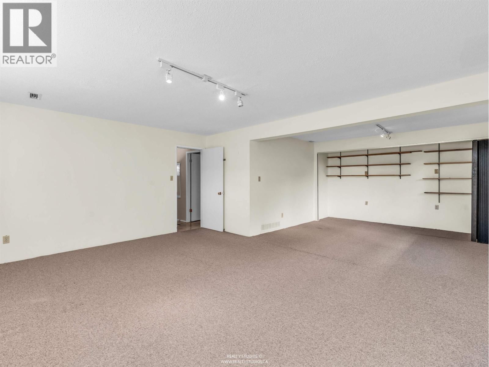 1110 LODGE ROAD Image 30