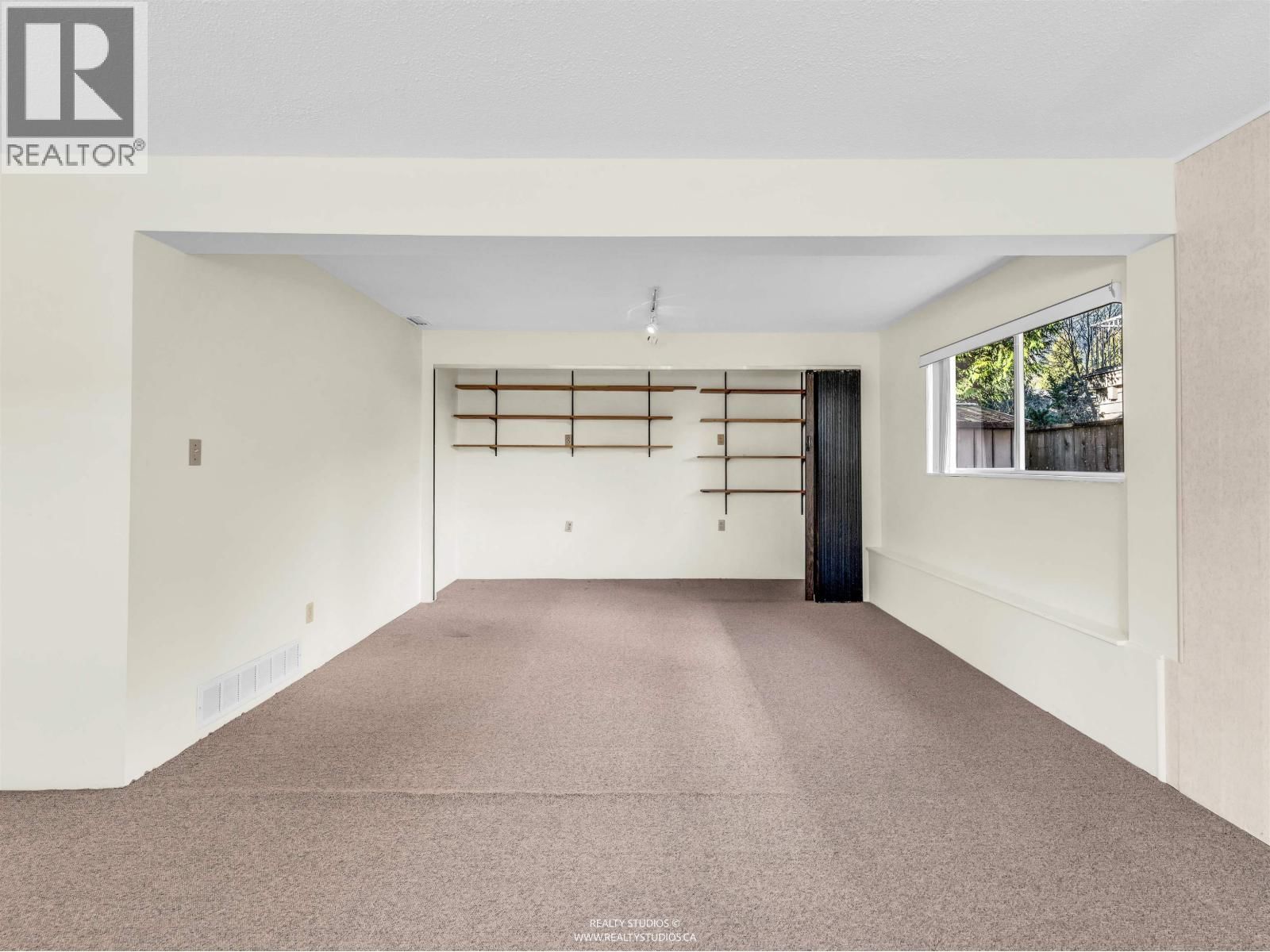 1110 LODGE ROAD Image 31