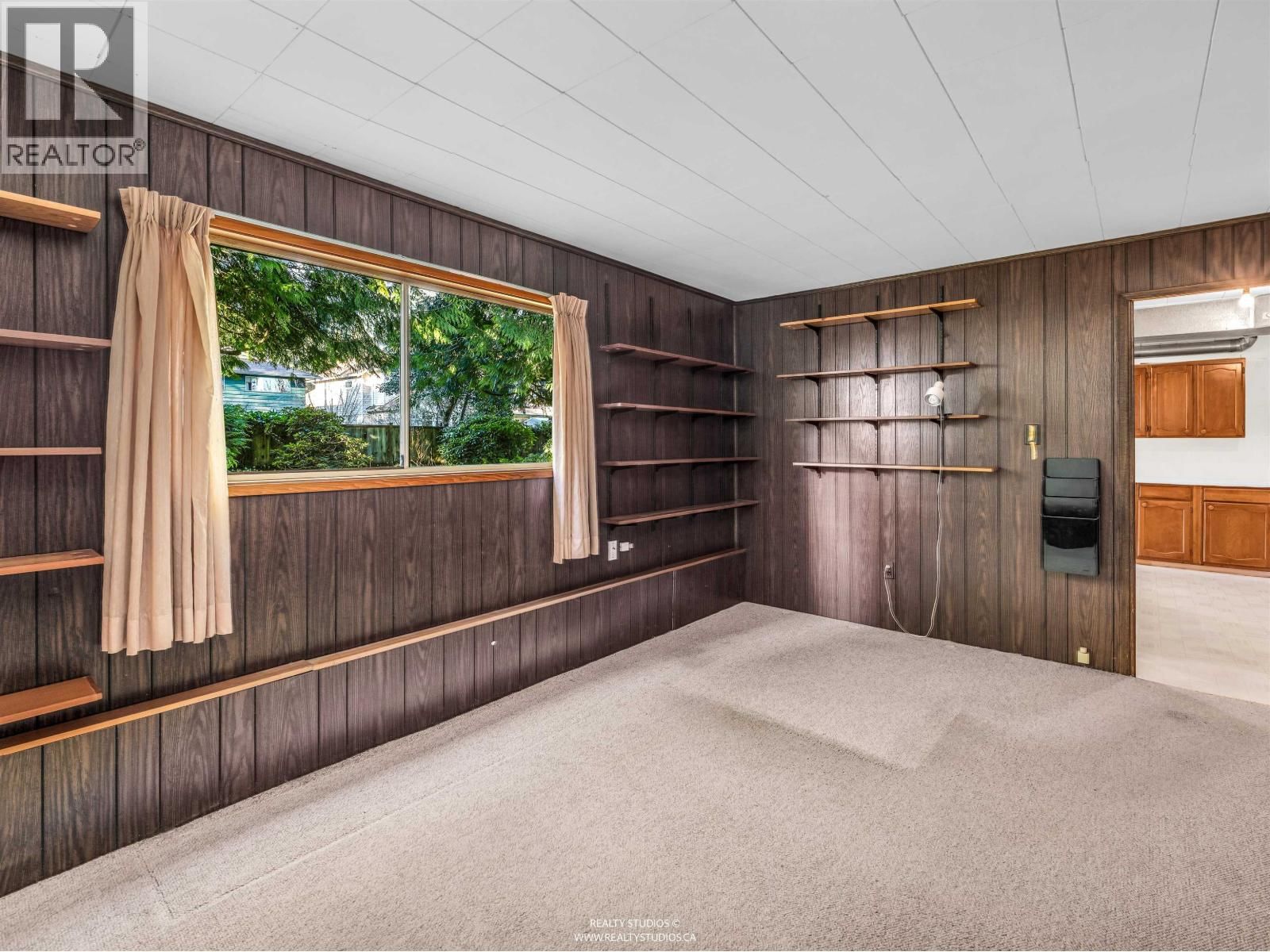 1110 LODGE ROAD Image 33